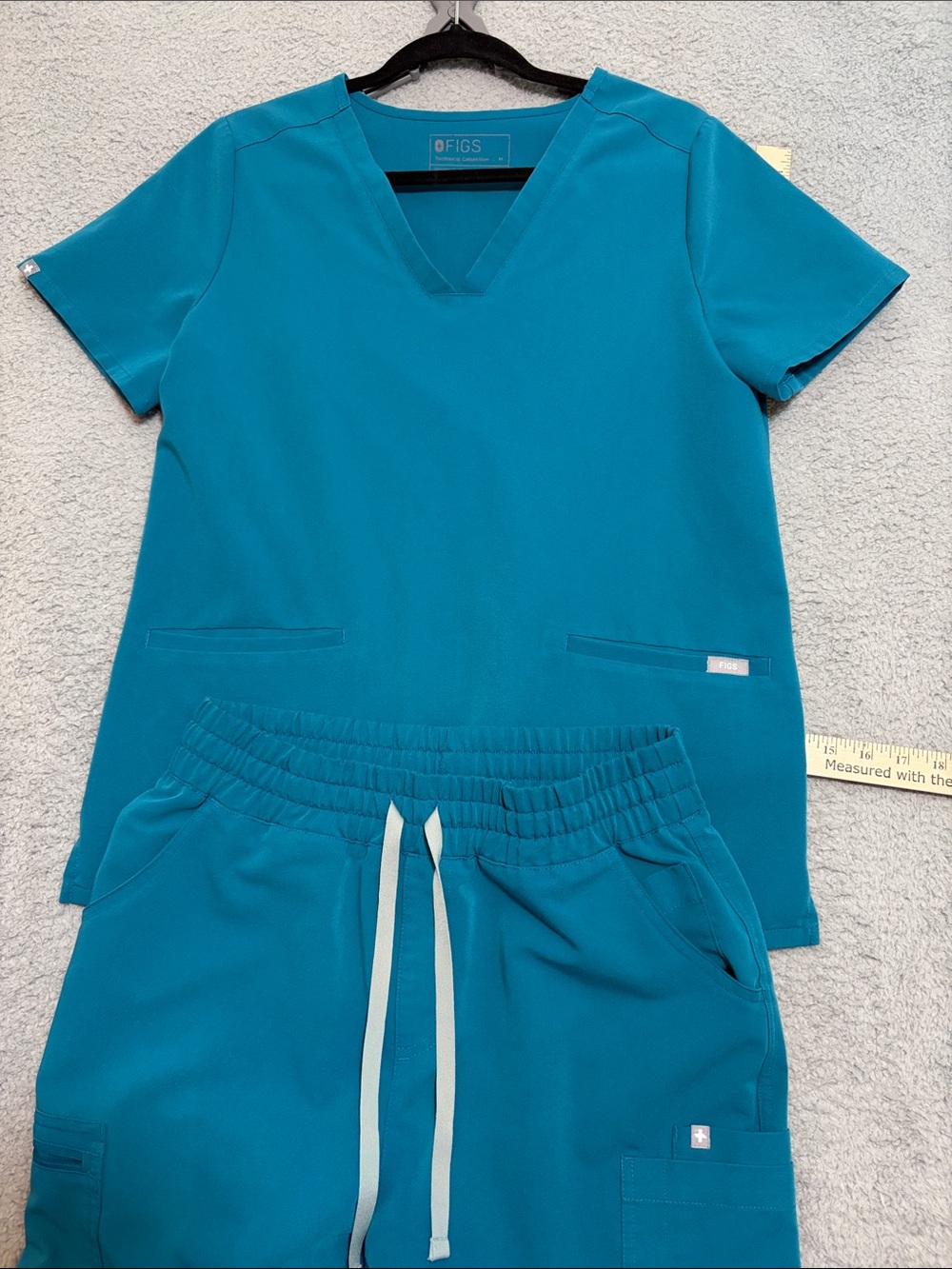 FIGS uniform scrub set-women’s medium
